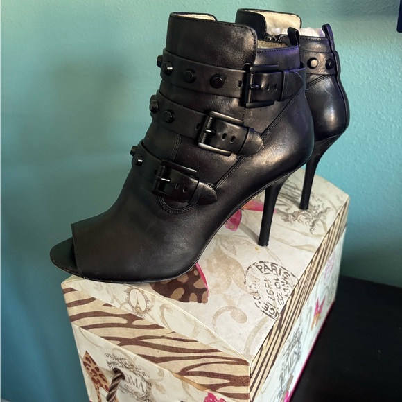 Michael Kors, black leather, size 9 - Picture 4 of 14